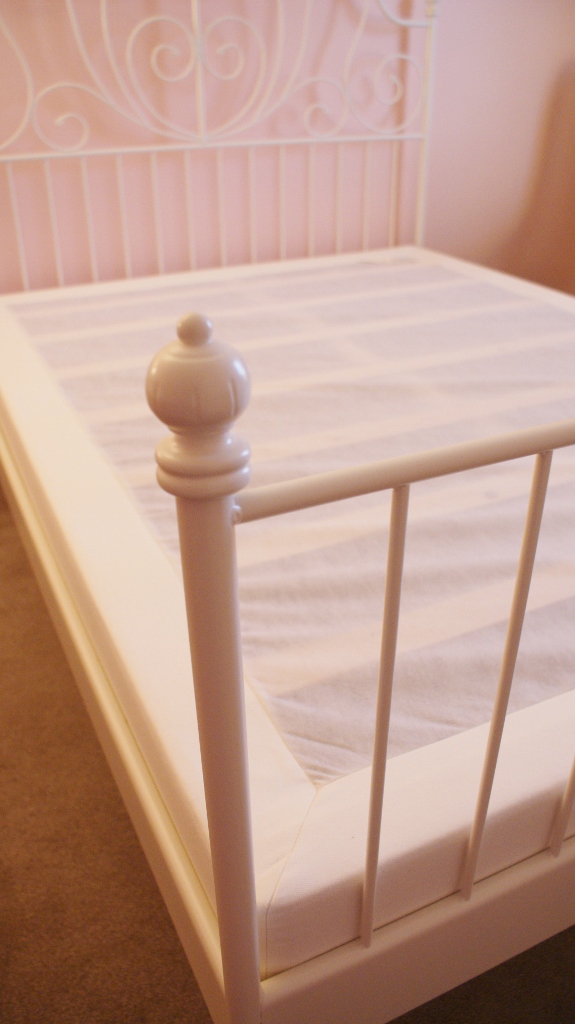 White Metal Queen Bed