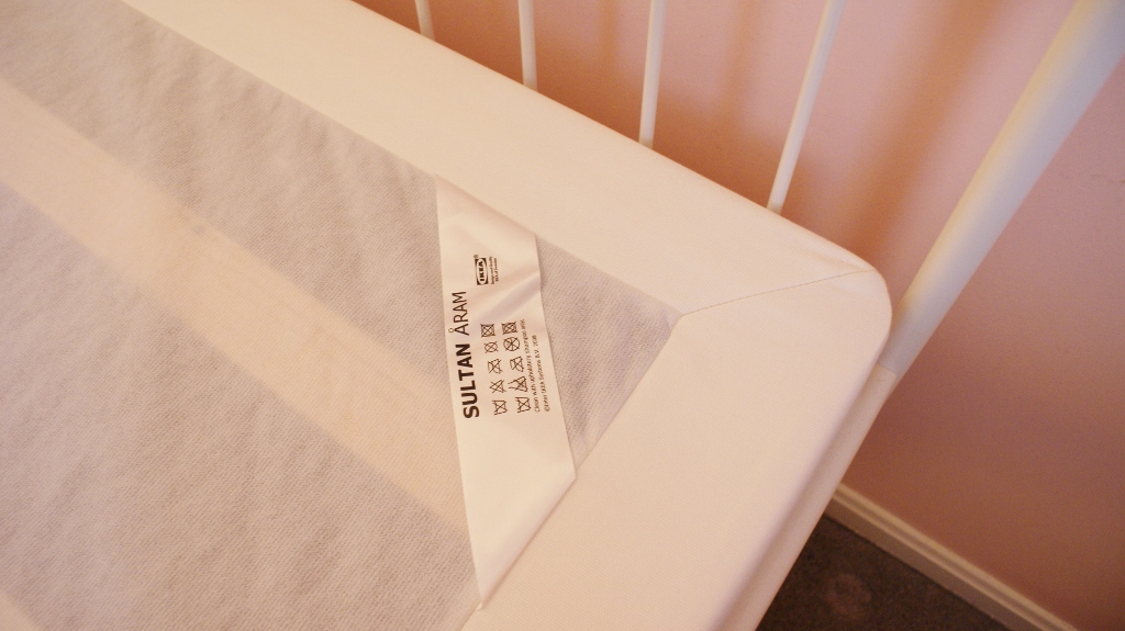 White Metal Queen Bed