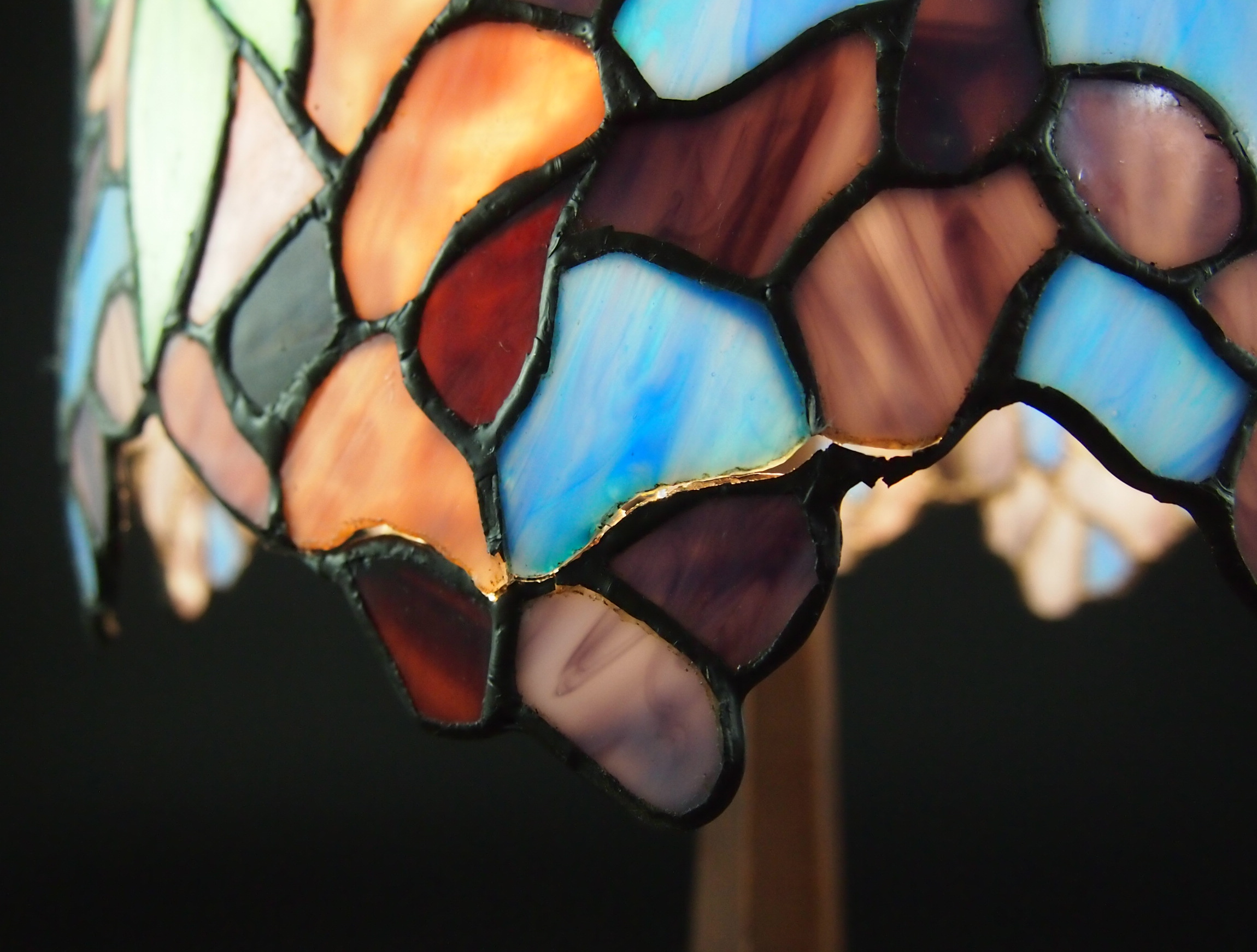 Tiffany Style Purple Flowers and Ivy Lamp