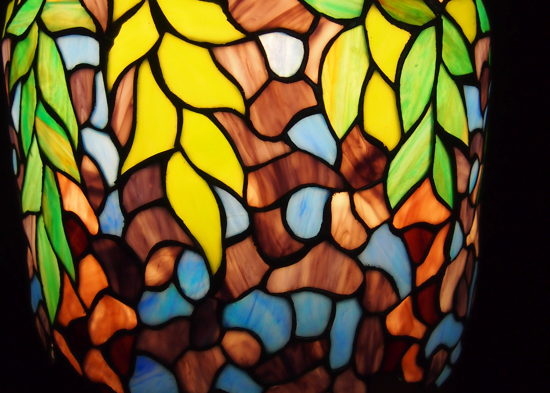 Tiffany Style Purple Flowers and Ivy Lamp