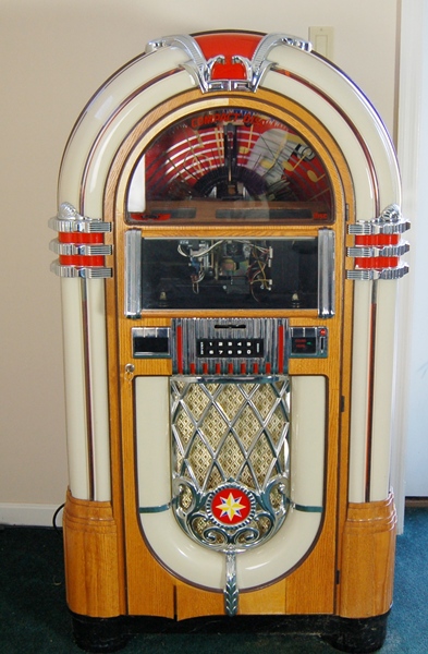 Antique Apparatus Jukebox CD Player with Bubbles