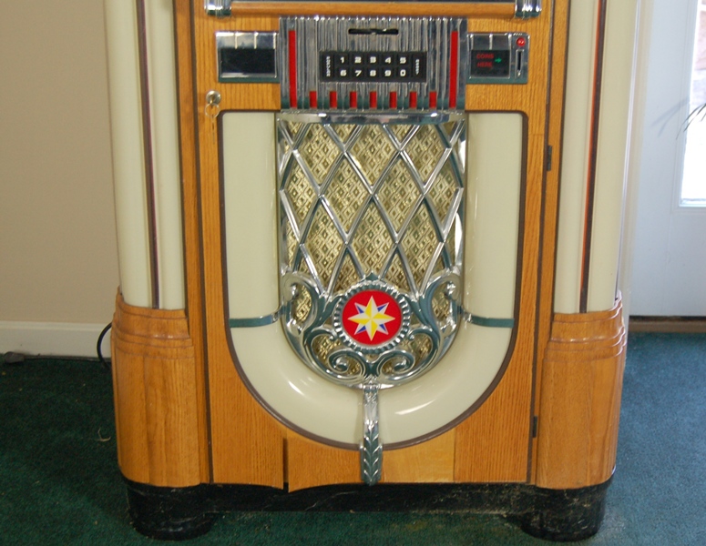 Antique Apparatus Jukebox CD Player with Bubbles