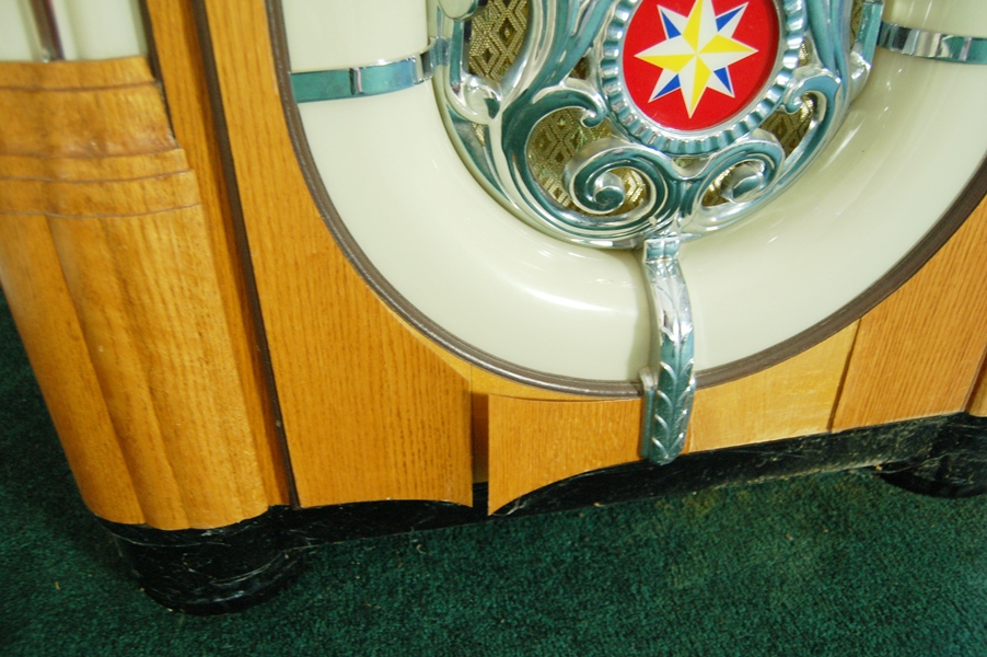 Antique Apparatus Jukebox CD Player with Bubbles