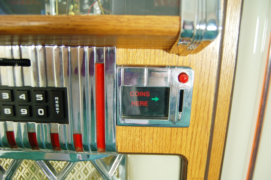 Antique Apparatus Jukebox CD Player with Bubbles