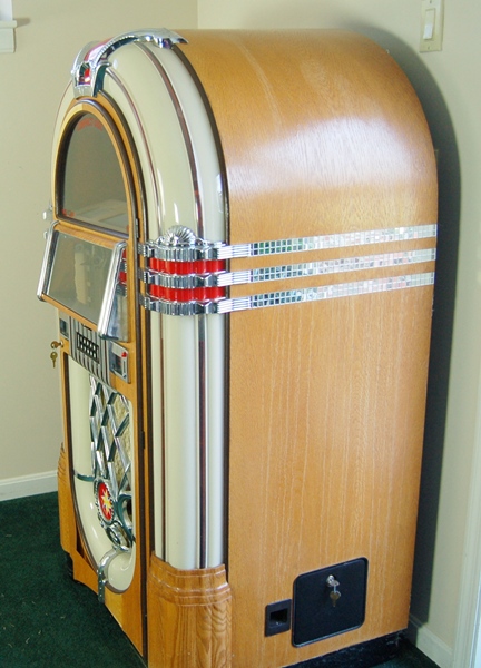 Antique Apparatus Jukebox CD Player with Bubbles