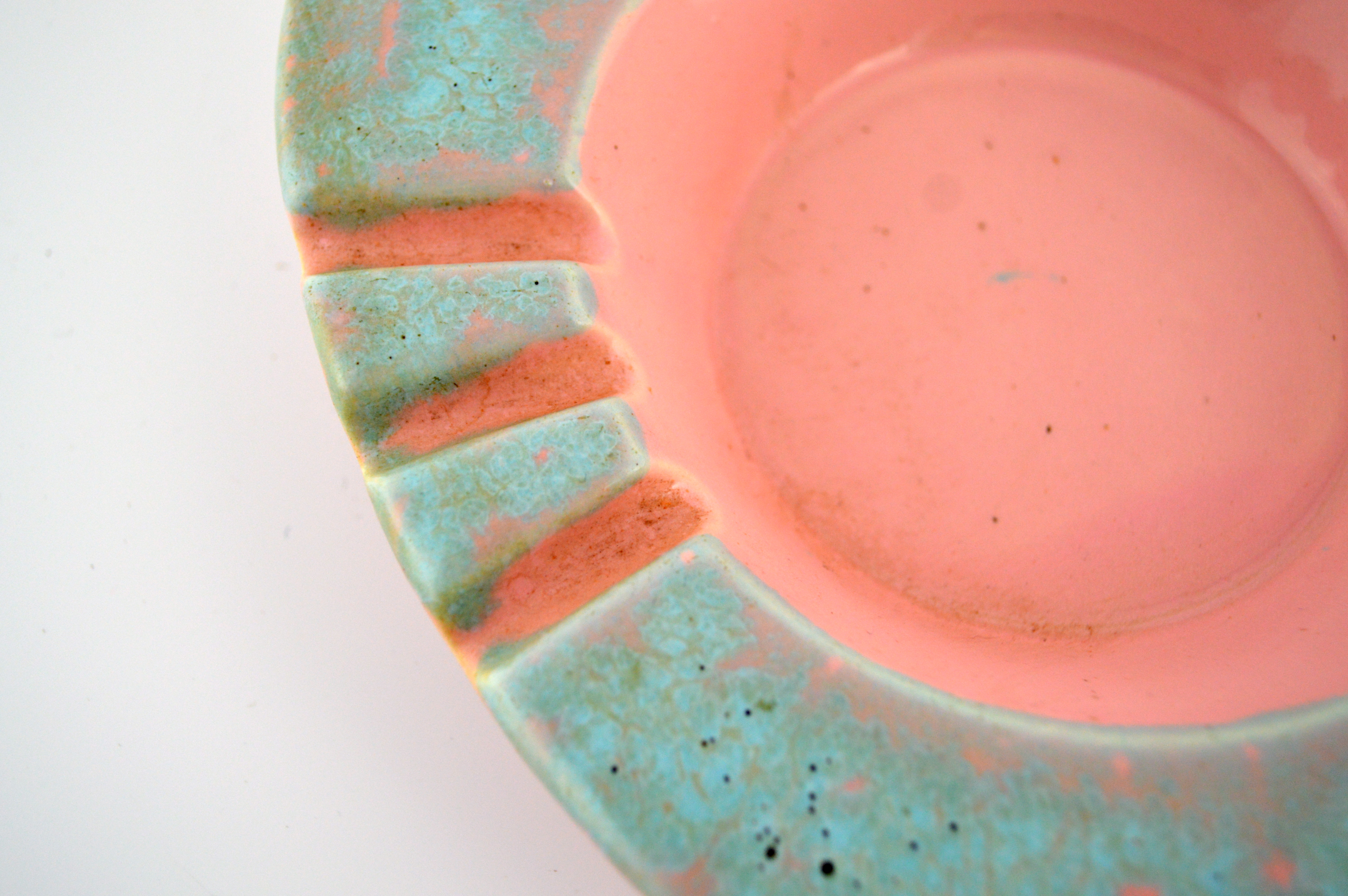 Vintage Hull Heart-Shaped Ash Receiver