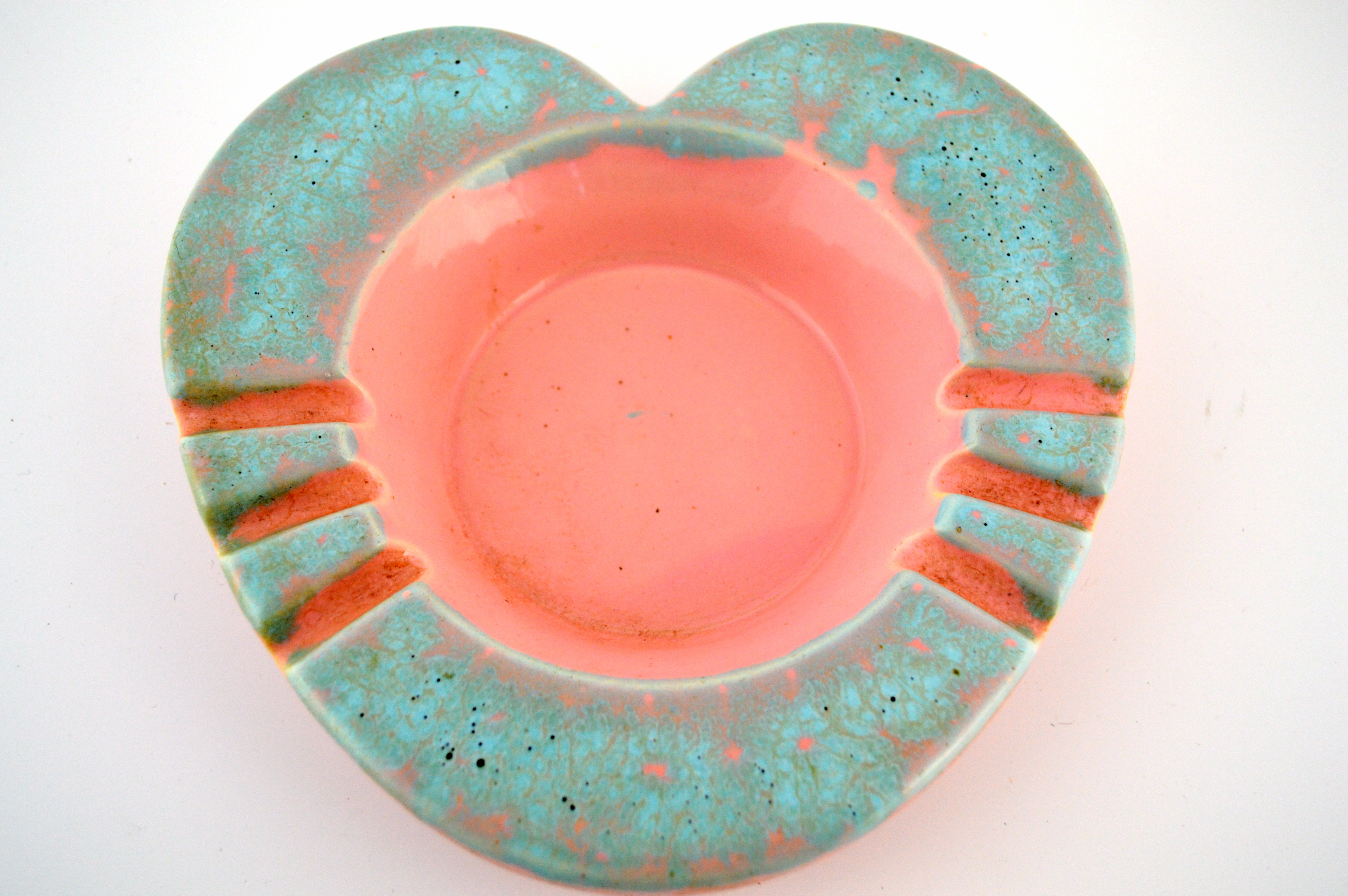 Vintage Hull Heart-Shaped Ash Receiver