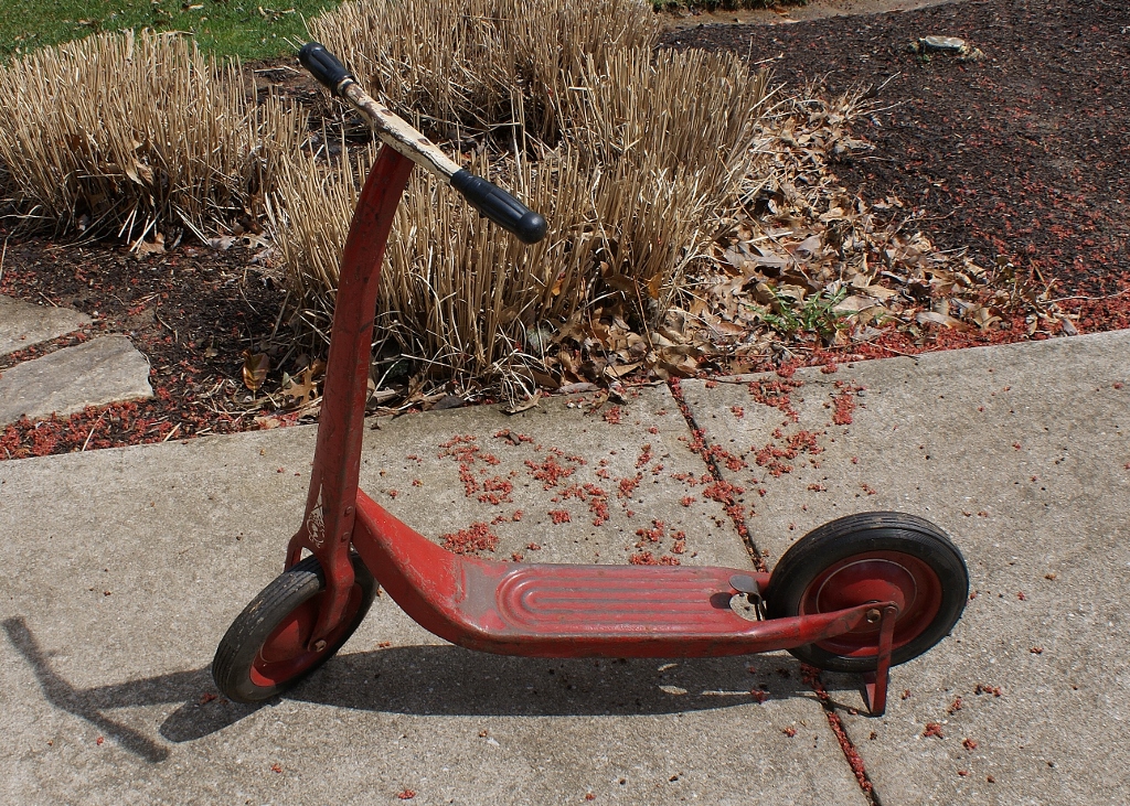 Vintage Red Radio Line Scooter