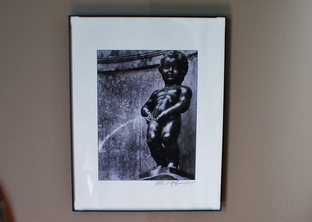 Robert Barr Signed Photo of a Fountain