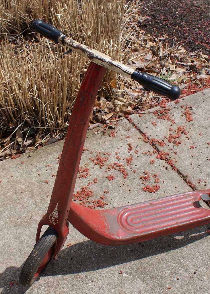 Vintage Red Radio Line Scooter