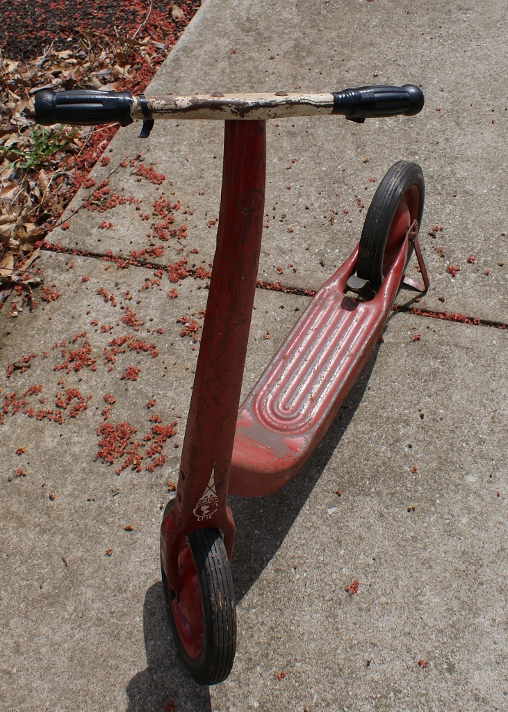 Vintage Red Radio Line Scooter