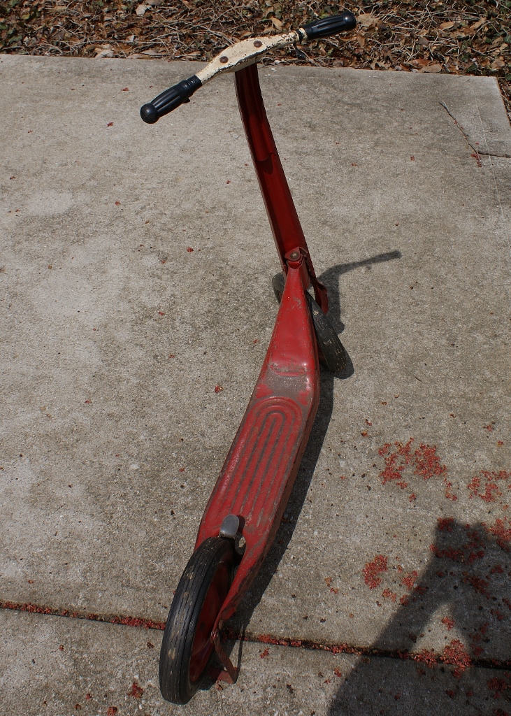 Vintage Red Radio Line Scooter