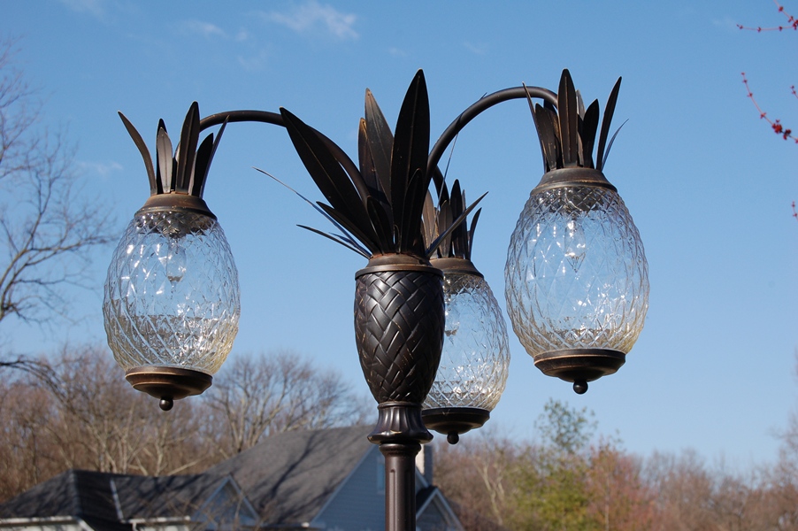 New Frontgate Pineapple Bronze Toned Lamp Post