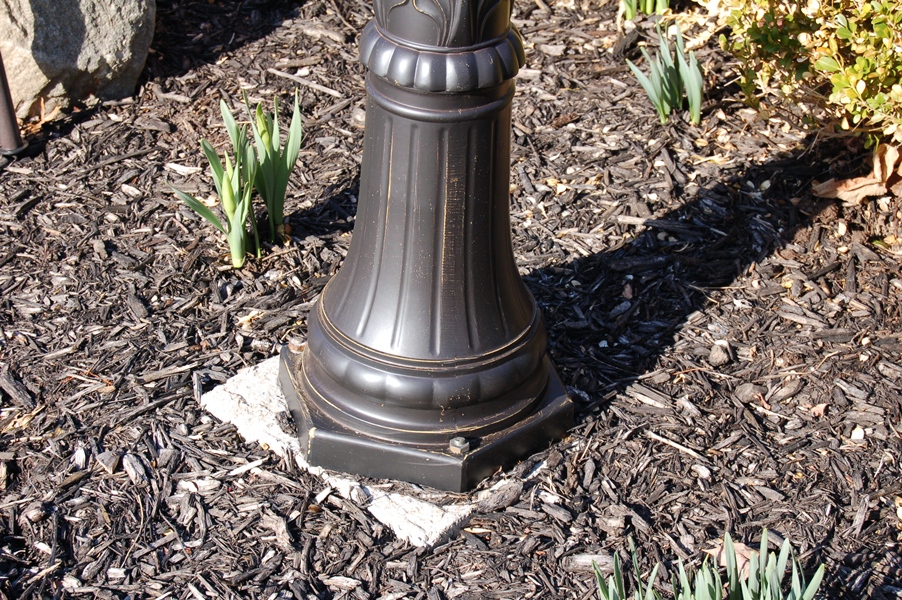New Frontgate Pineapple Bronze Toned Lamp Post