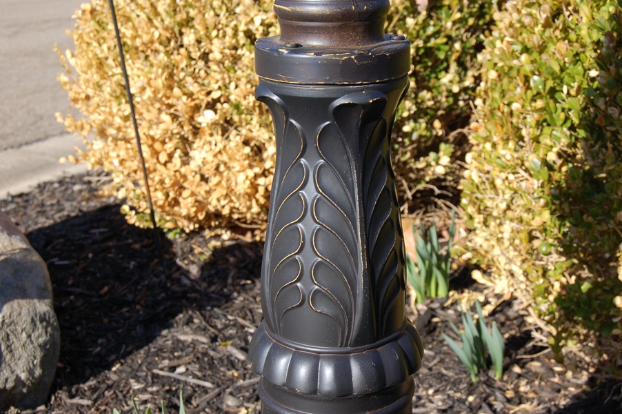 New Frontgate Pineapple Bronze Toned Lamp Post