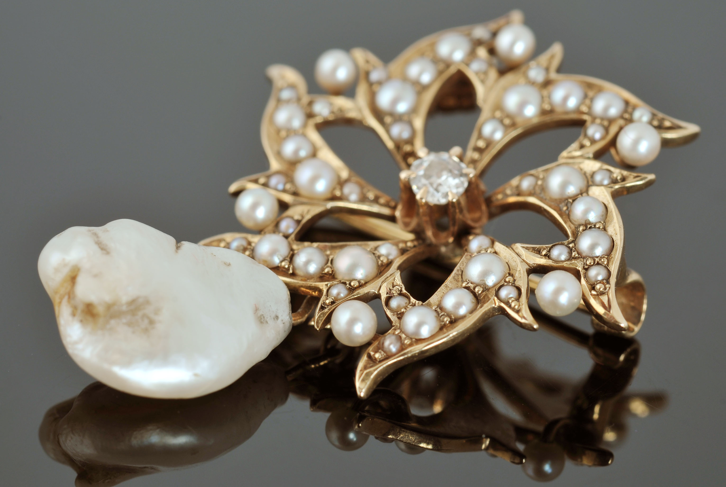 14 K Yellow Gold Pearl and Diamond Whirylygig Pendant/ Pin