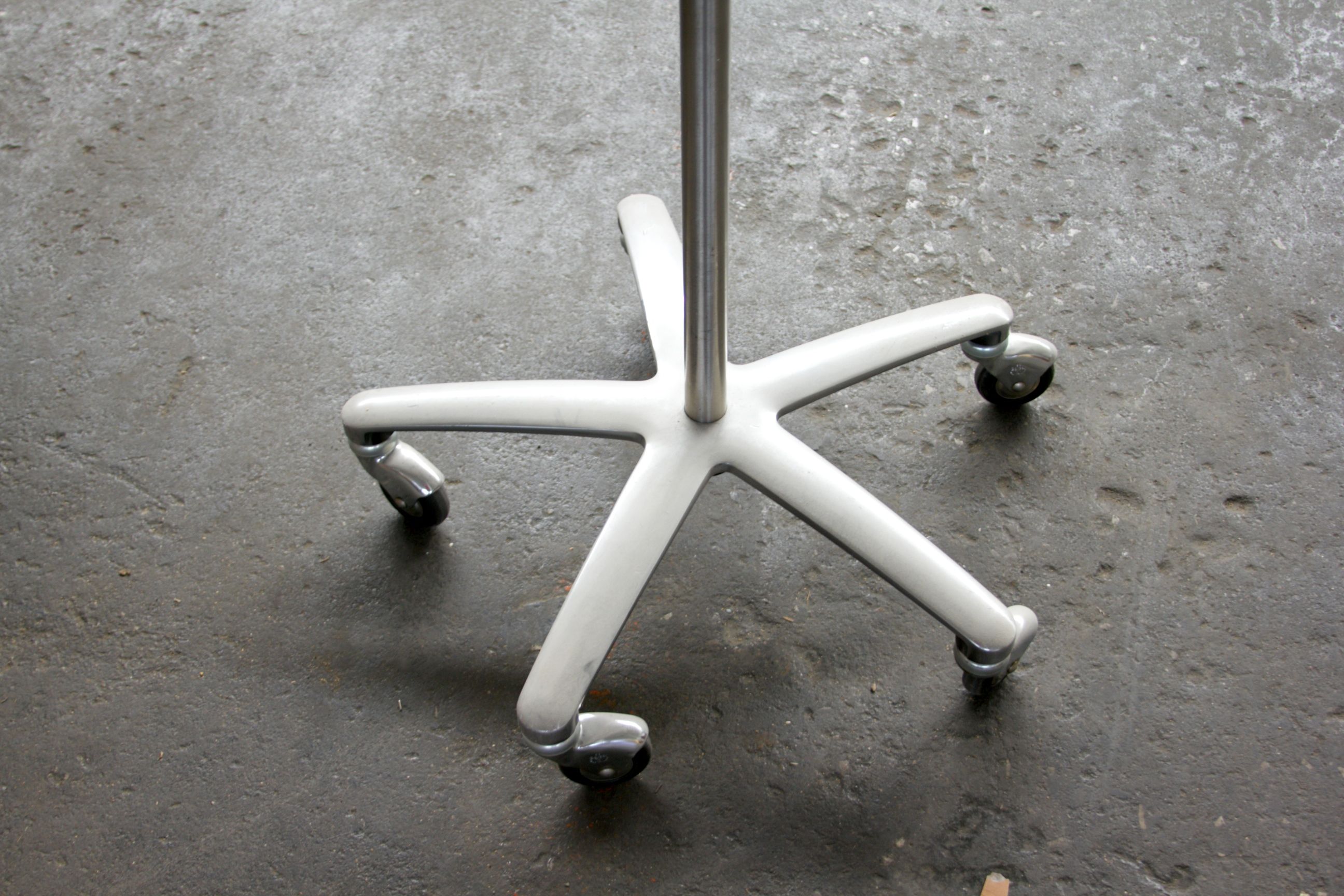 Metal Rolling Medical Stand 