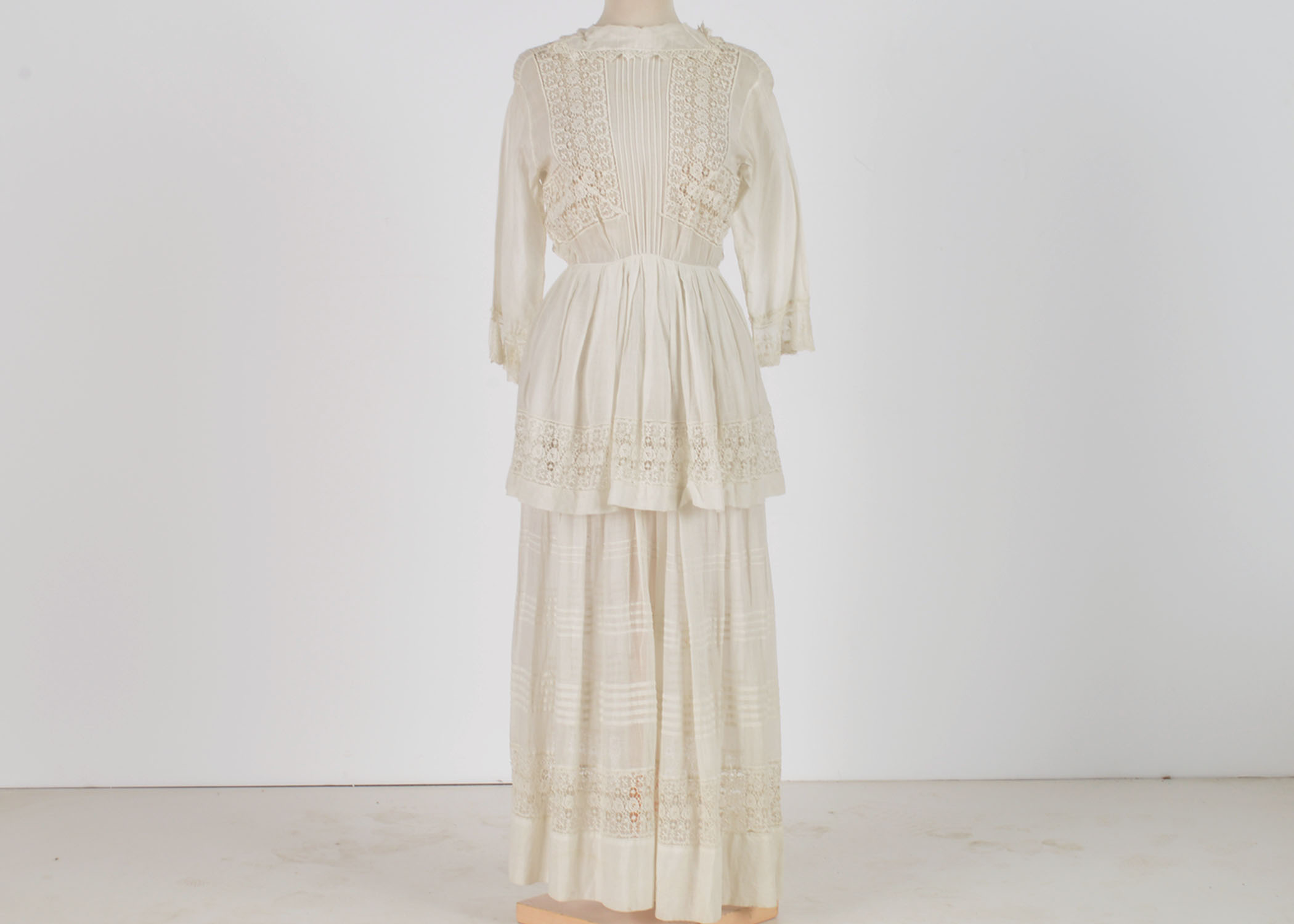 Early 20th Century Edwardian White Cotton Dress