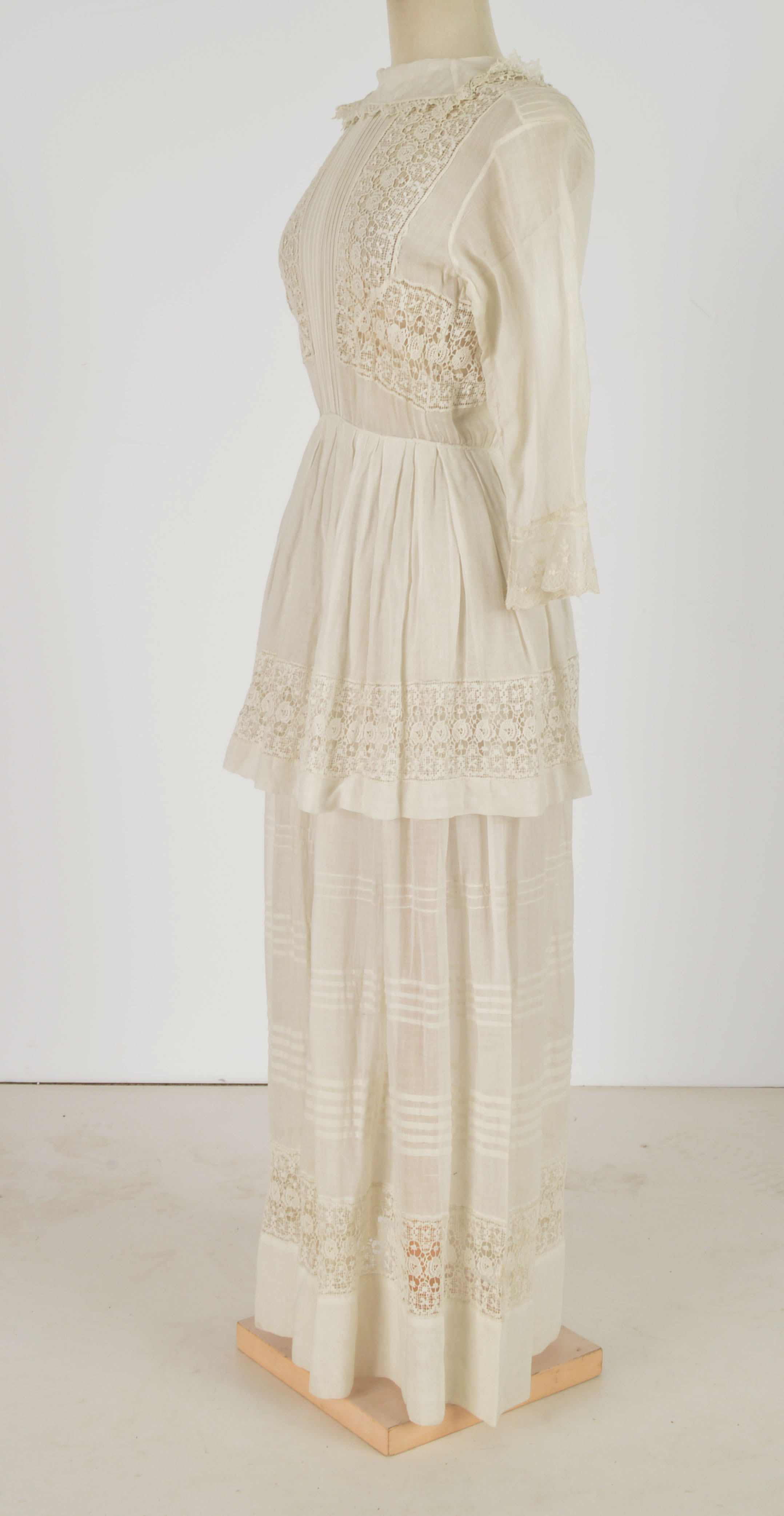 Early 20th Century Edwardian White Cotton Dress