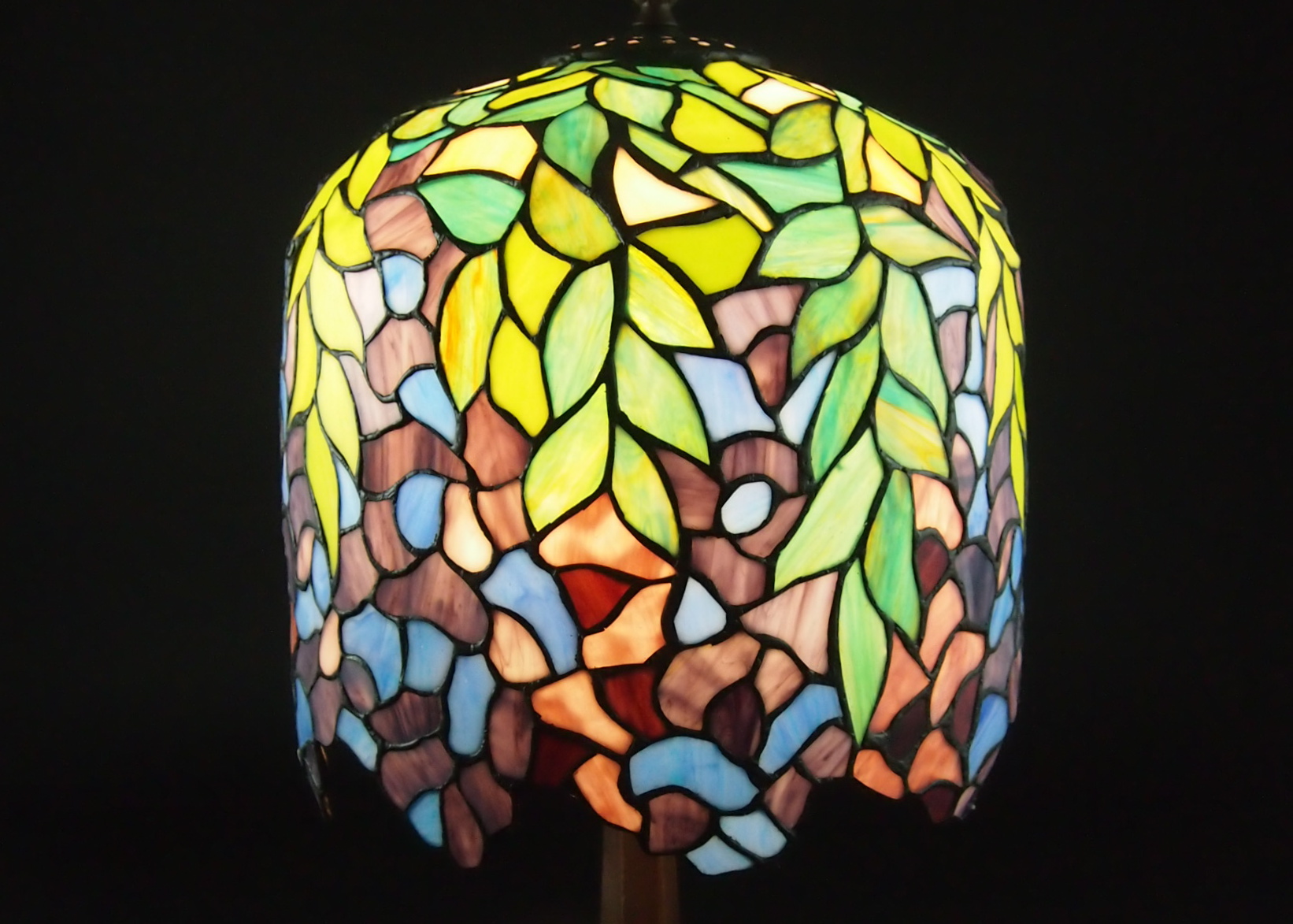 Tiffany Style Purple Flowers and Ivy Lamp