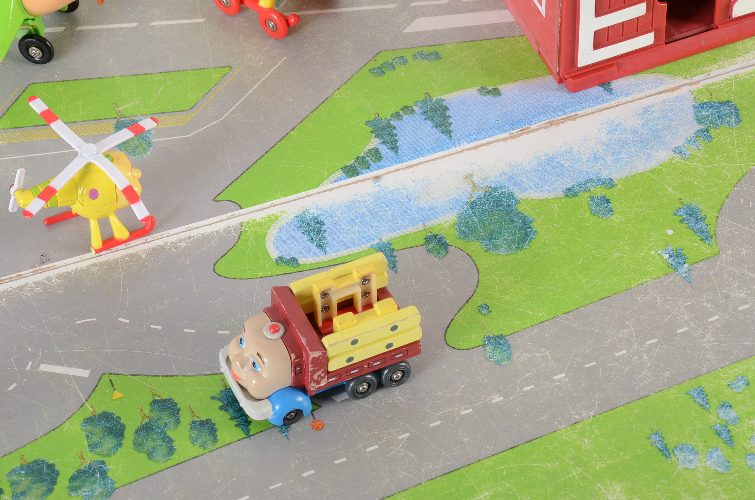 Jay Jay the Jet Plane Octagon Activity Table