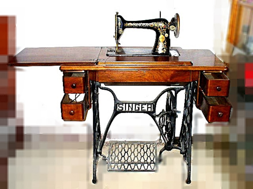 Vintage Singer Sewing Machine in Cabinet with Four Drawers