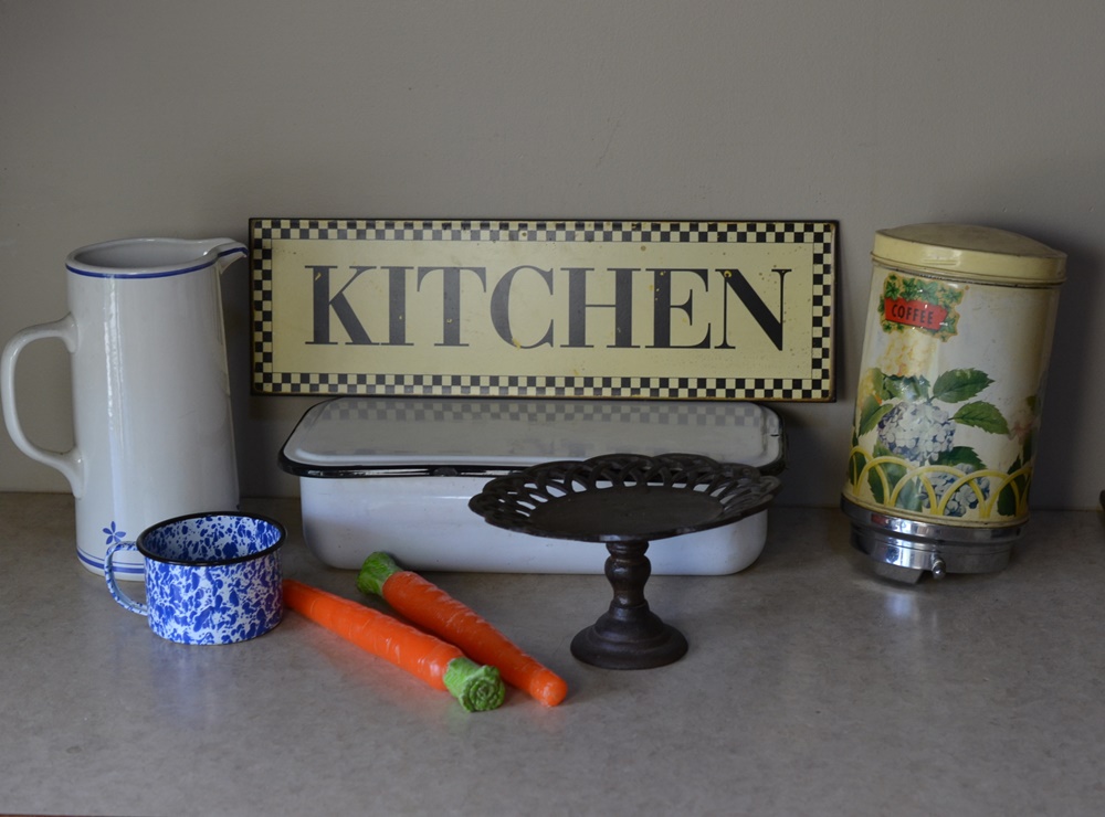 Group of Mostly Vintage Kitchen Items