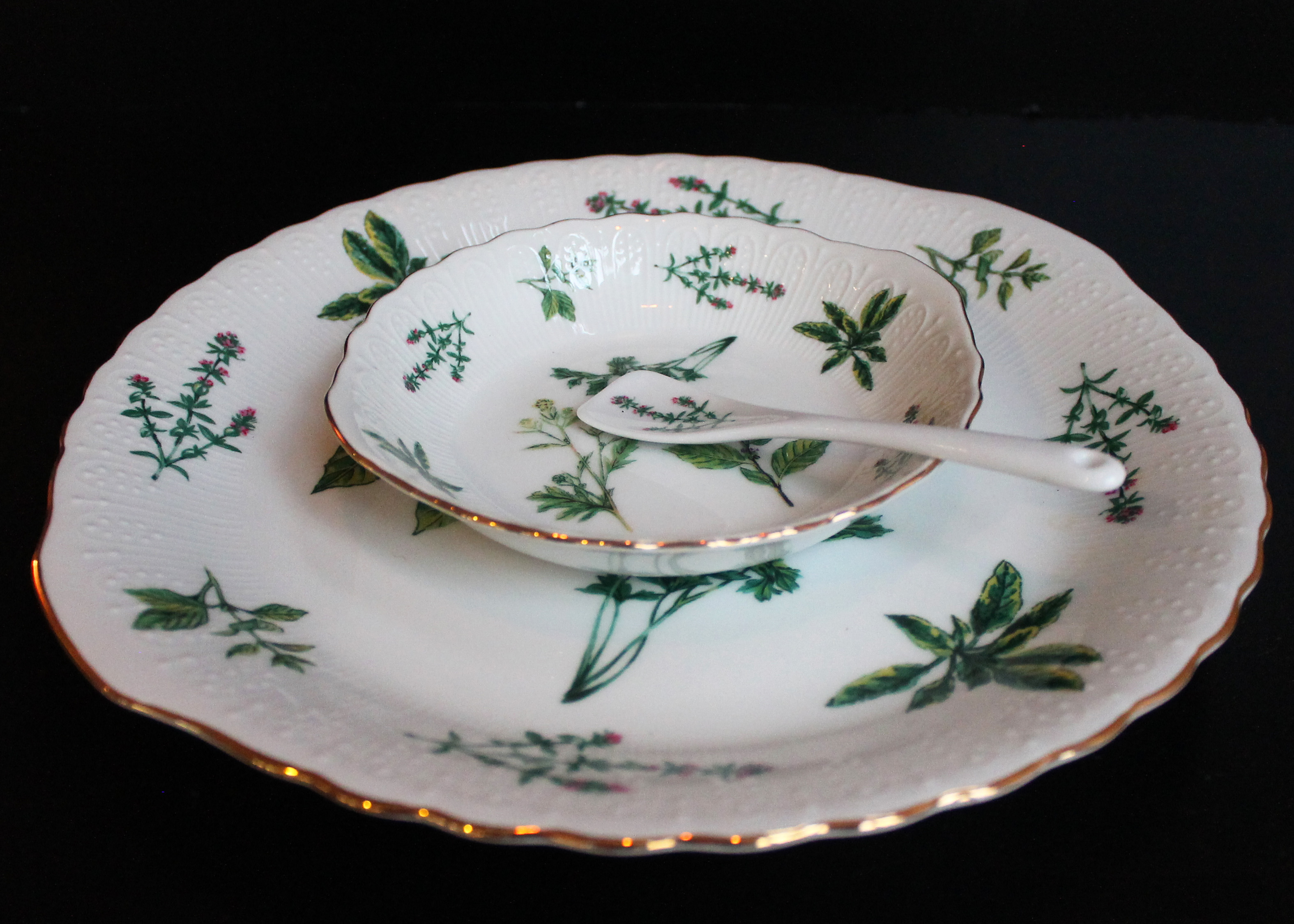 Three-Piece Andrea by Sadek Serving Plate Bowl and Spoon