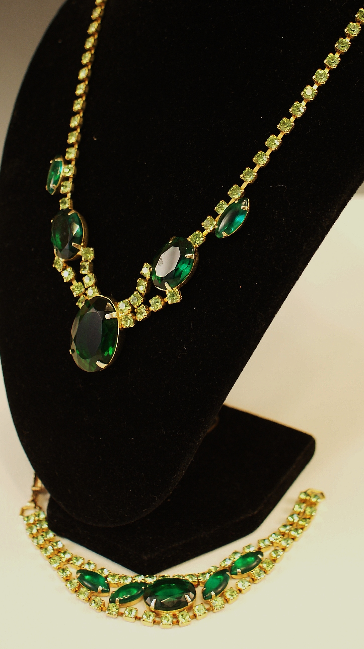 1950s Emerald Colored Necklace, Earrings and Bracelet