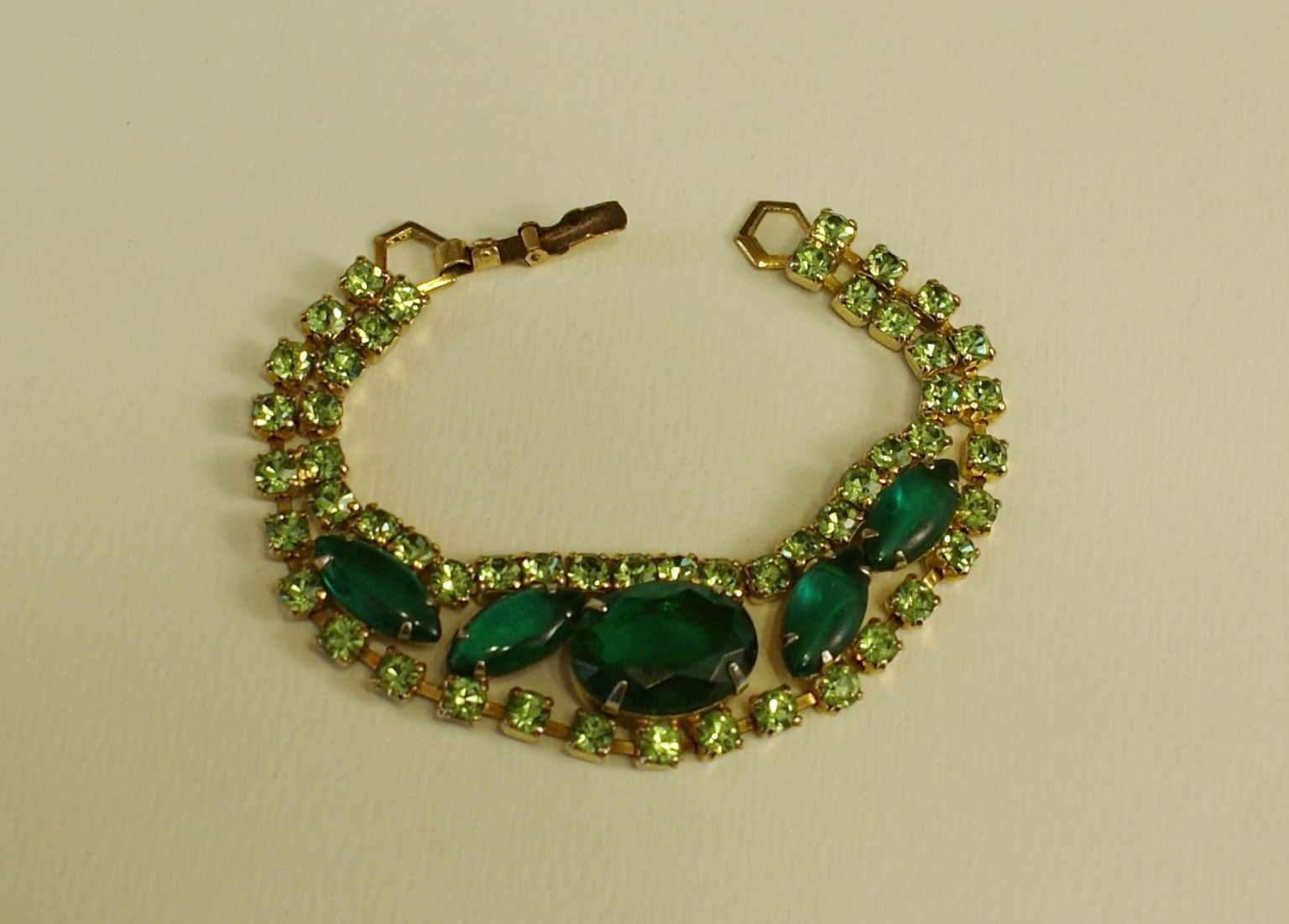 1950s Emerald Colored Necklace, Earrings and Bracelet