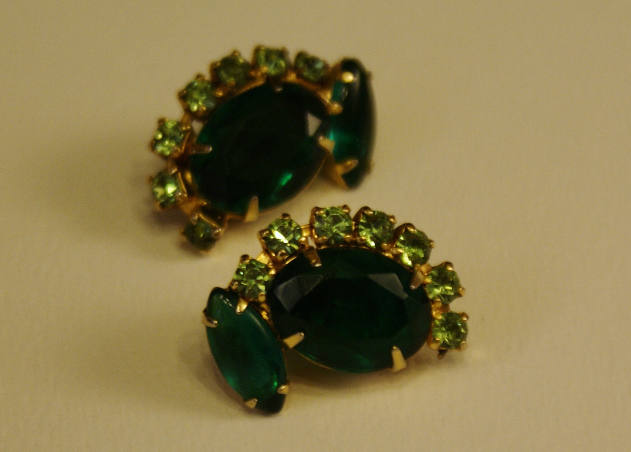 1950s Emerald Colored Necklace, Earrings and Bracelet