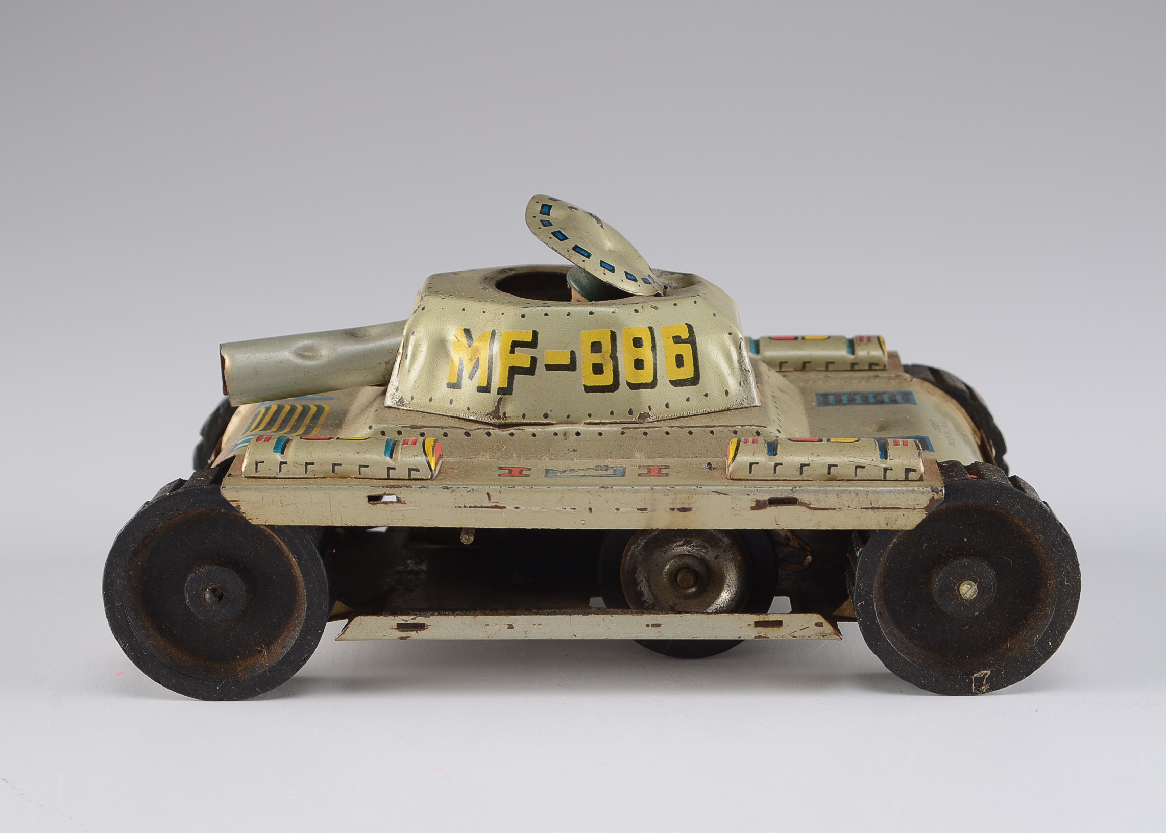 Circa 1960s MF-886 Chinese Army Tank Tin Toy
