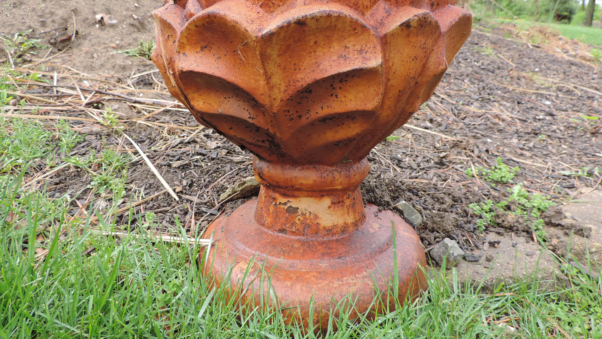Metal Artichoke Garden Sculpture