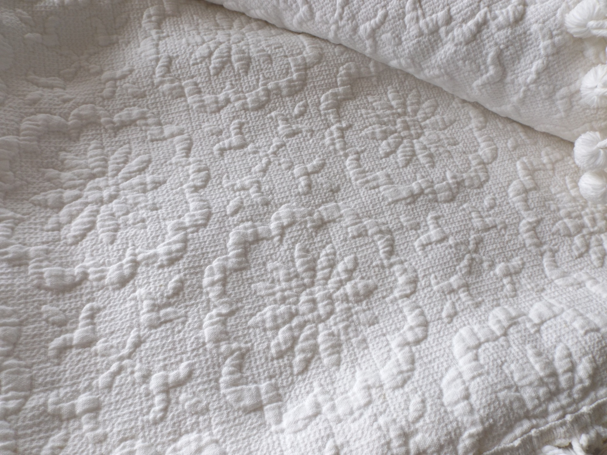 Vintage Woven White Twin Bedspread