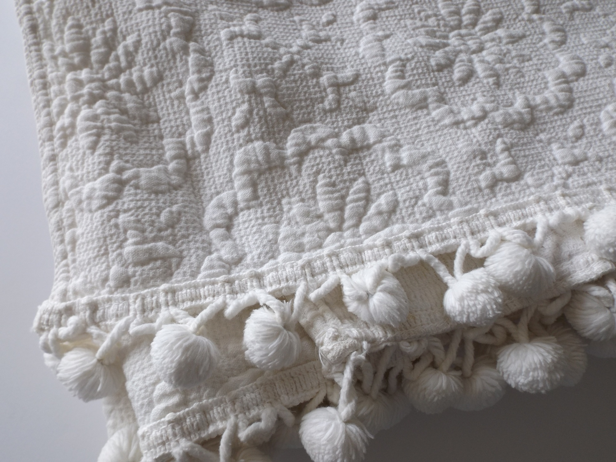 Vintage Woven White Twin Bedspread