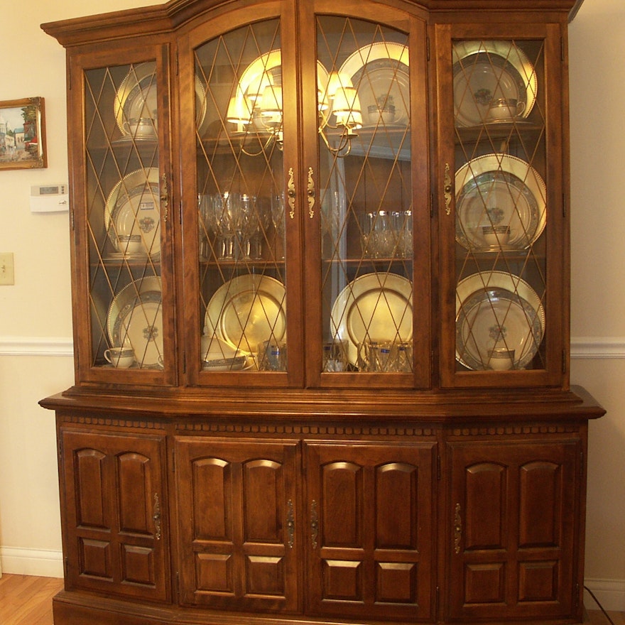 Ethan Allen Classic Manor China Cabinet