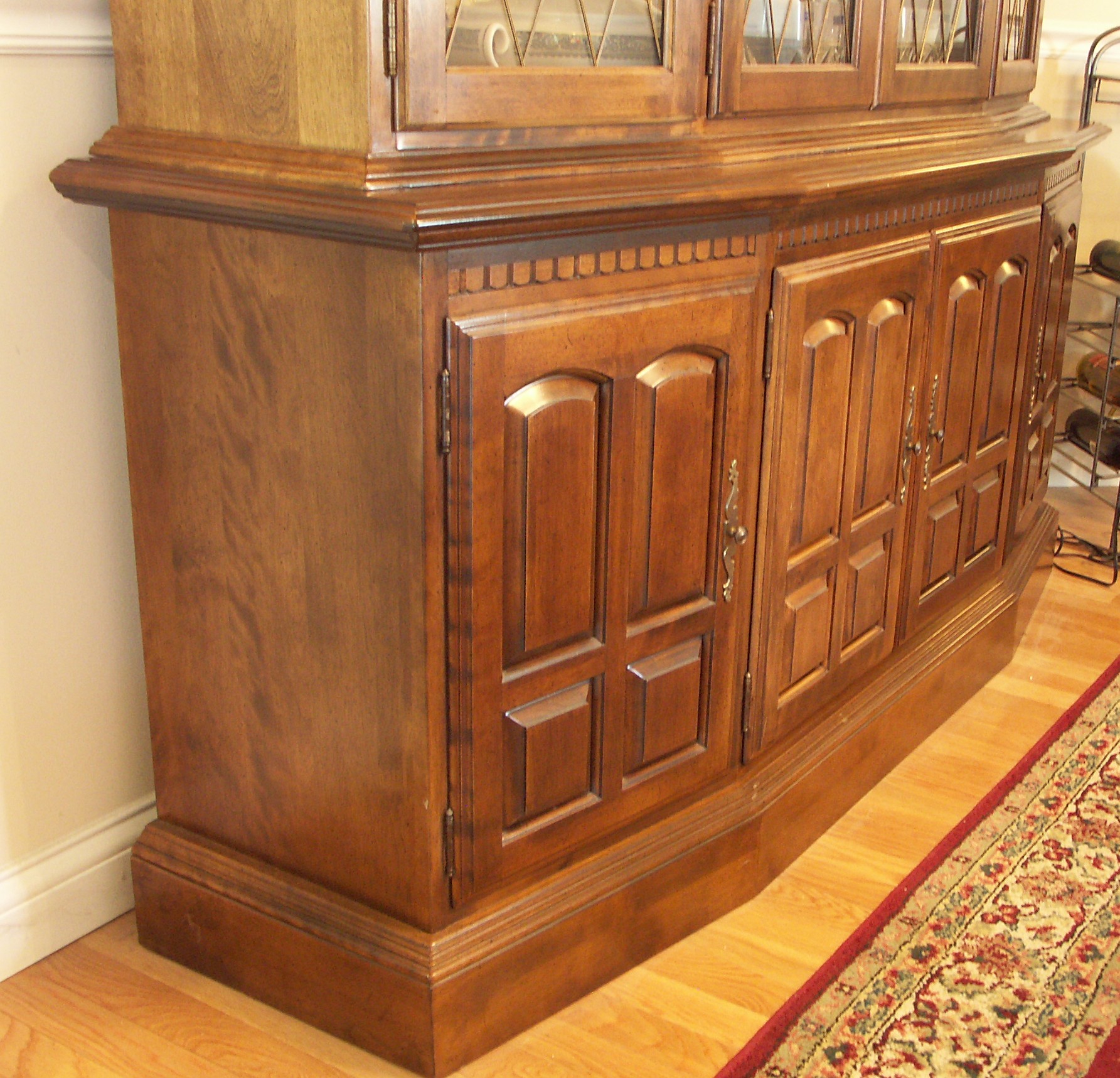 Ethan Allen Classic Manor China Cabinet