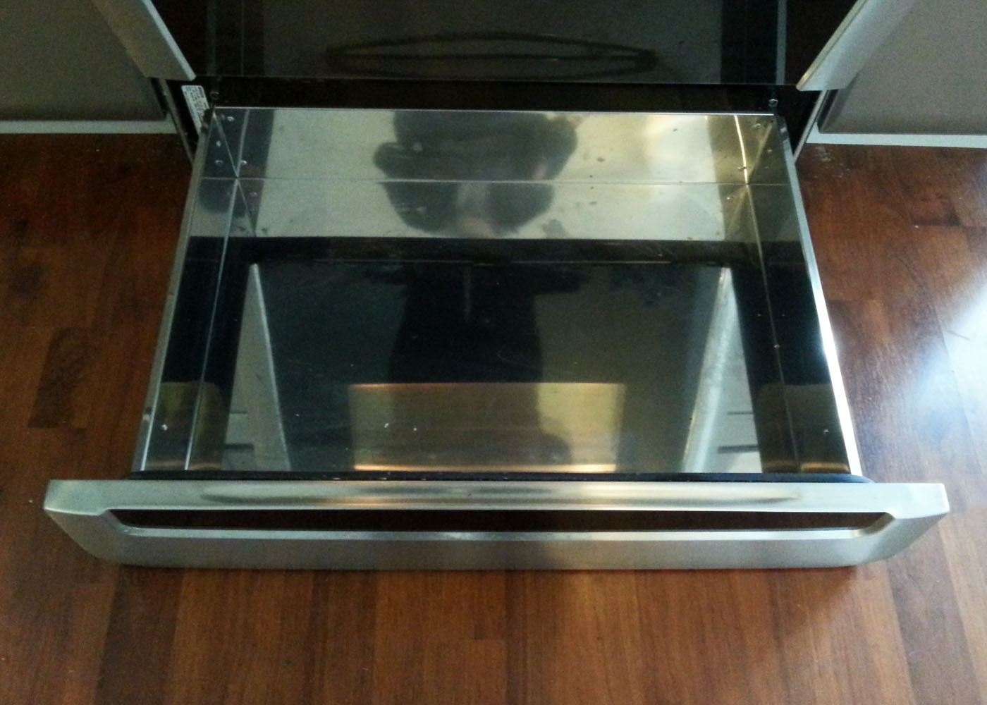 Bosch Smooth-Top Free-Standing Stainless and Black Electric Range