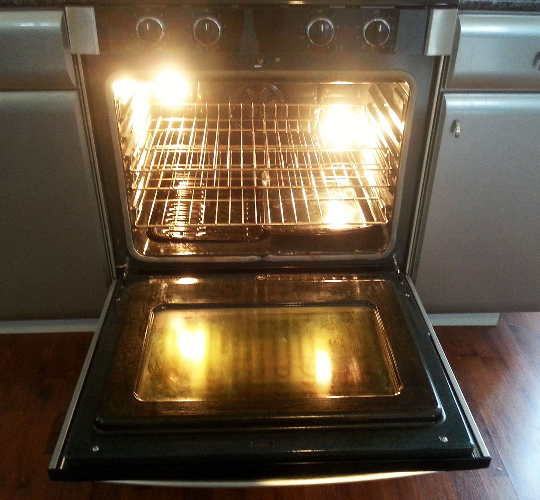 Bosch Smooth-Top Free-Standing Stainless and Black Electric Range