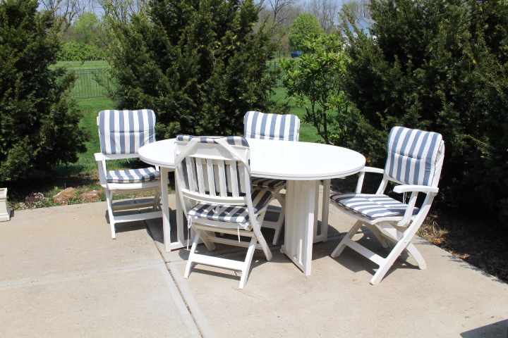 Grosfillex Oval Club Table, Chairs, Umbrella and Table Linens