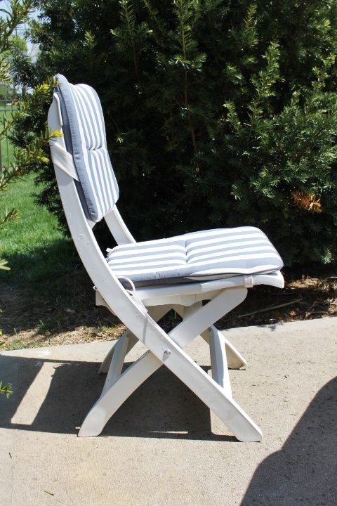 Grosfillex Oval Club Table, Chairs, Umbrella and Table Linens