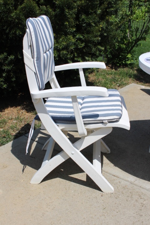 Grosfillex Oval Club Table, Chairs, Umbrella and Table Linens