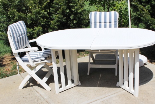 Grosfillex Oval Club Table, Chairs, Umbrella and Table Linens