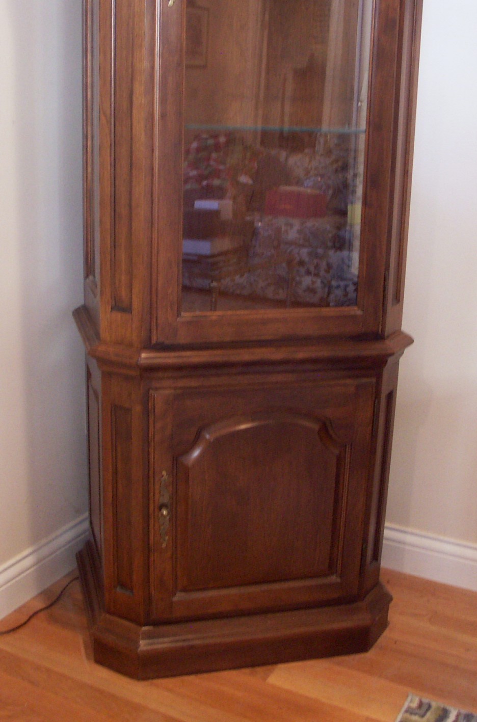 Ethan Allen Lighted Curio Cabinet