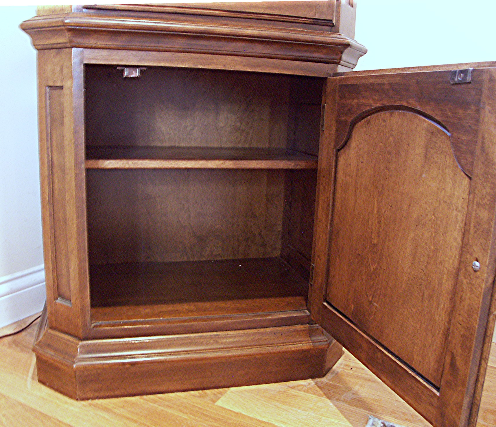 Ethan Allen Lighted Curio Cabinet