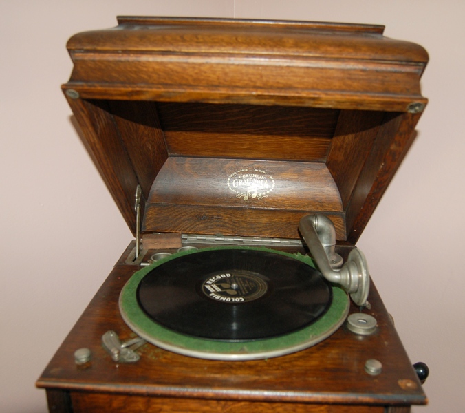 Columbia Grafonola Phonograph and Records
