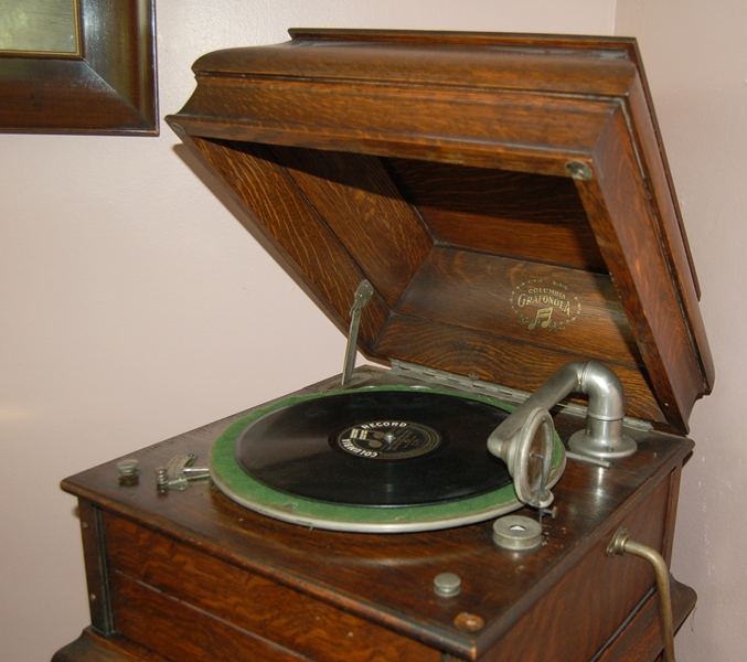 Columbia Grafonola Phonograph and Records