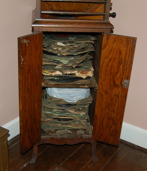 Columbia Grafonola Phonograph and Records