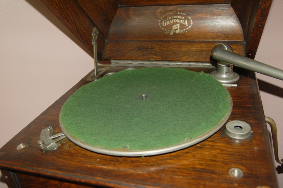 Columbia Grafonola Phonograph and Records