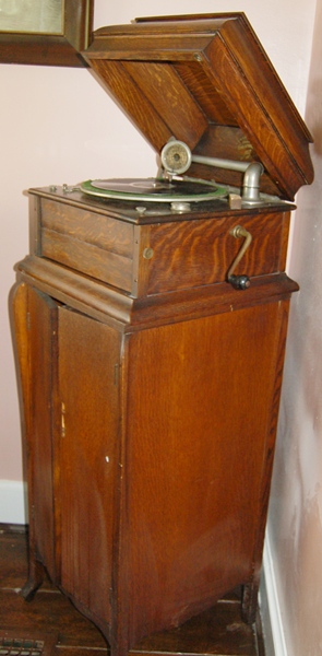 Columbia Grafonola Phonograph and Records